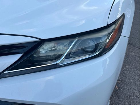 Used 2018 Toyota Camry LE image 21