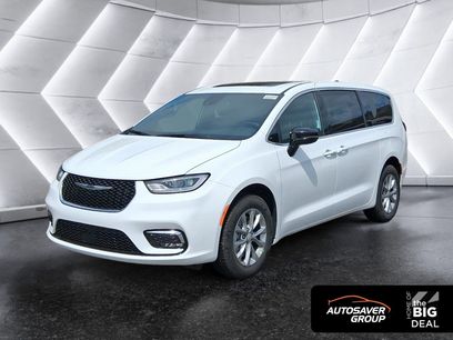 New 2026 Chrysler Pacifica Select