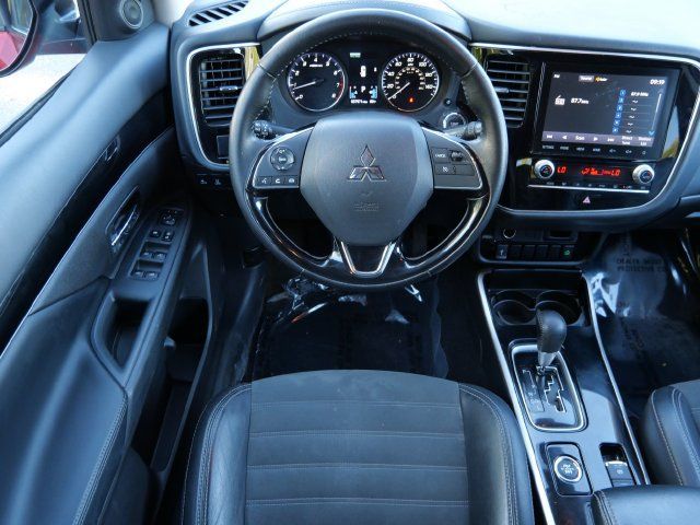 Used 2020 Mitsubishi Outlander SE AWD/4WD image 12