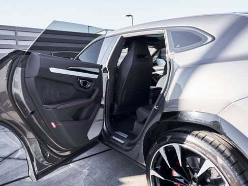 Used 2021 Lamborghini Urus image 26