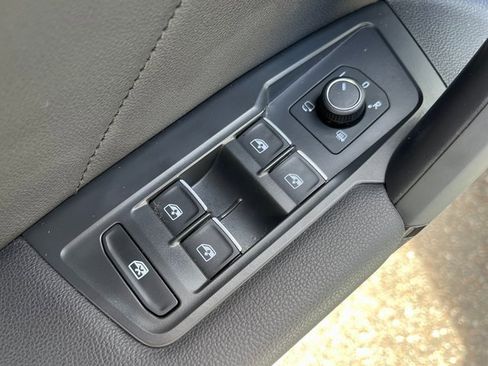 Certified 2019 Volkswagen Tiguan SEL Premium image 12