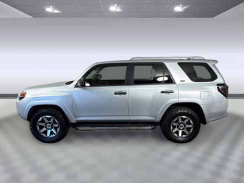 Used 2015 Toyota 4Runner SR5 image 2