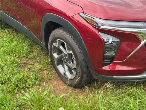 Used 2024 Chevrolet Trax LT FWD image 10