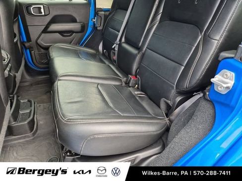Used 2022 Jeep Wrangler Unlimited Sahara w/ Cold Weather Group AWD/4WD image 23