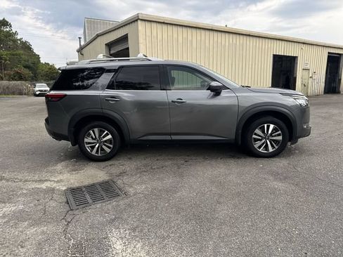 Used 2024 Nissan Pathfinder SL FWD image 4