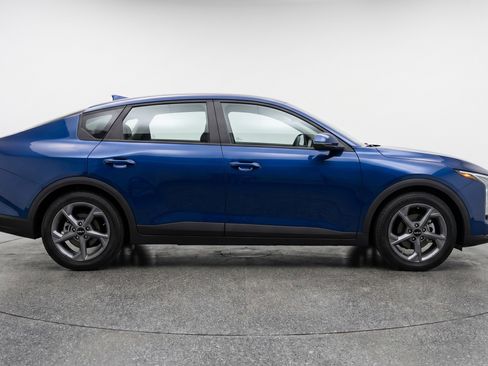 Used 2025 Kia K4 LXS image 11