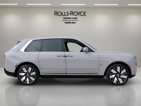 New 2026 Rolls-Royce Cullinan AWD/4WD image 9