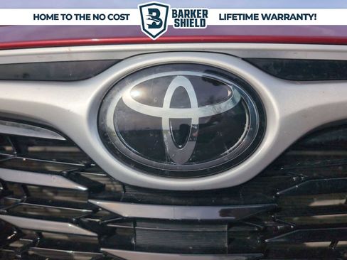 Used 2024 Toyota Highlander XLE FWD image 31