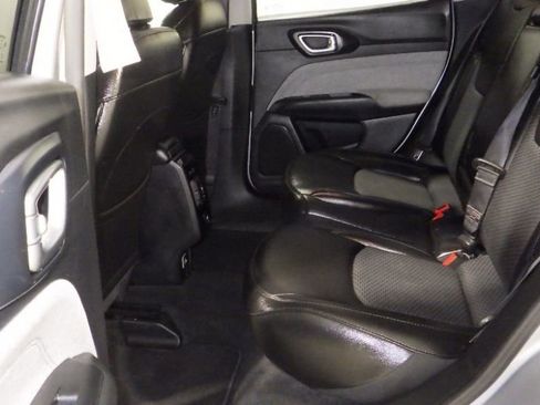 Used 2022 Jeep Compass Latitude image 8