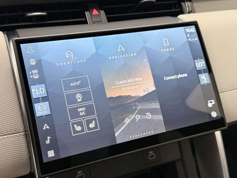 New 2025 Land Rover Discovery Sport Dynamic SE image 24