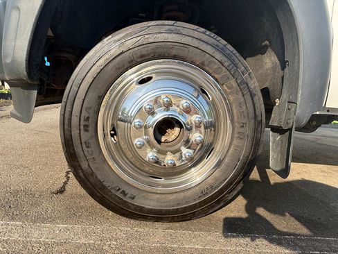 Used 2015 Ford F550 4x4 Regular Cab Super Duty image 15