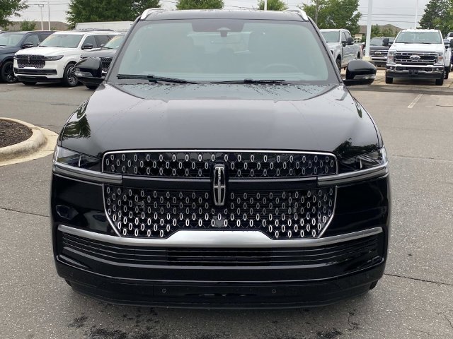 New 2027 Lincoln Navigator Reserve AWD/4WD image 2