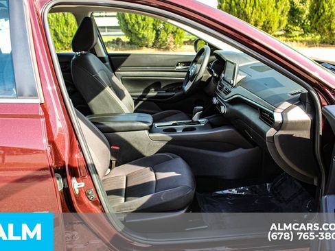 Used 2025 Nissan Altima 2.5 SV FWD image 19