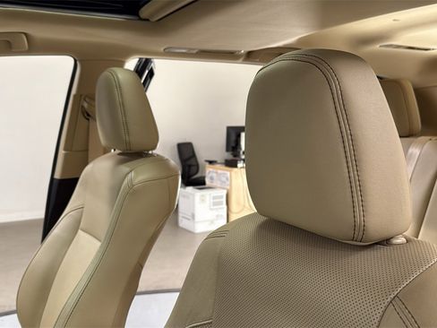 Used 2017 Toyota Highlander Limited image 13