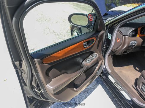 Used 2006 Jaguar XJ Vanden Plas Super V8 Portfolio RWD image 21