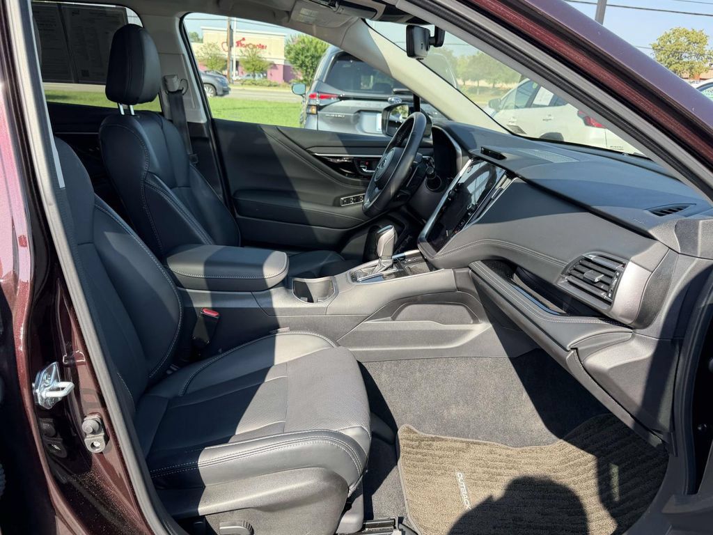 Certified 2025 Subaru Outback Limited AWD/4WD image 12