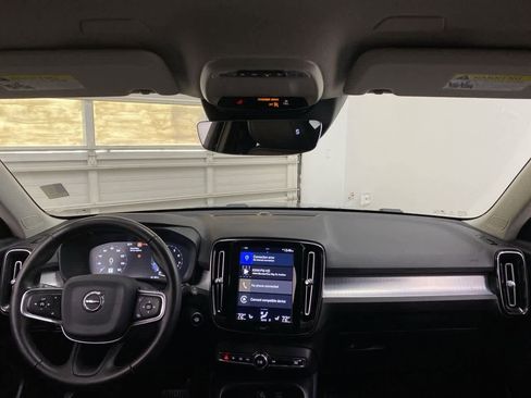Used 2020 Volvo XC40 T5 Momentum w/ Protection Package Premier image 14
