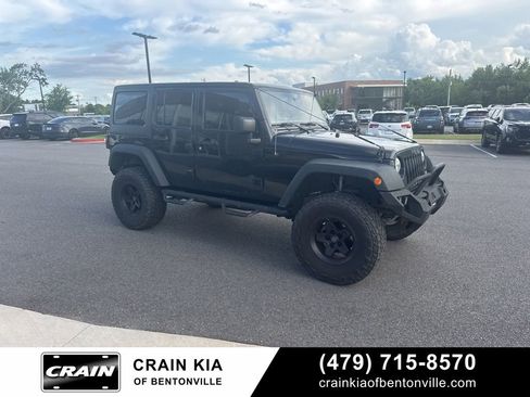 Used 2017 Jeep Wrangler Unlimited Sport w/ Connectivity Group AWD/4WD image 14