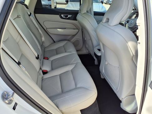Certified 2023 Volvo XC60 B5 Plus image 15