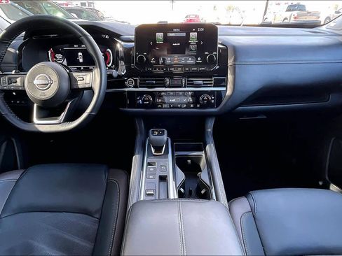 Used 2024 Nissan Pathfinder Platinum w/ Black Appearance Package image 14