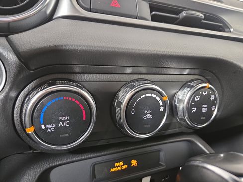 Used 2020 FIAT 124 Spider Classica w/ Technology Group image 28