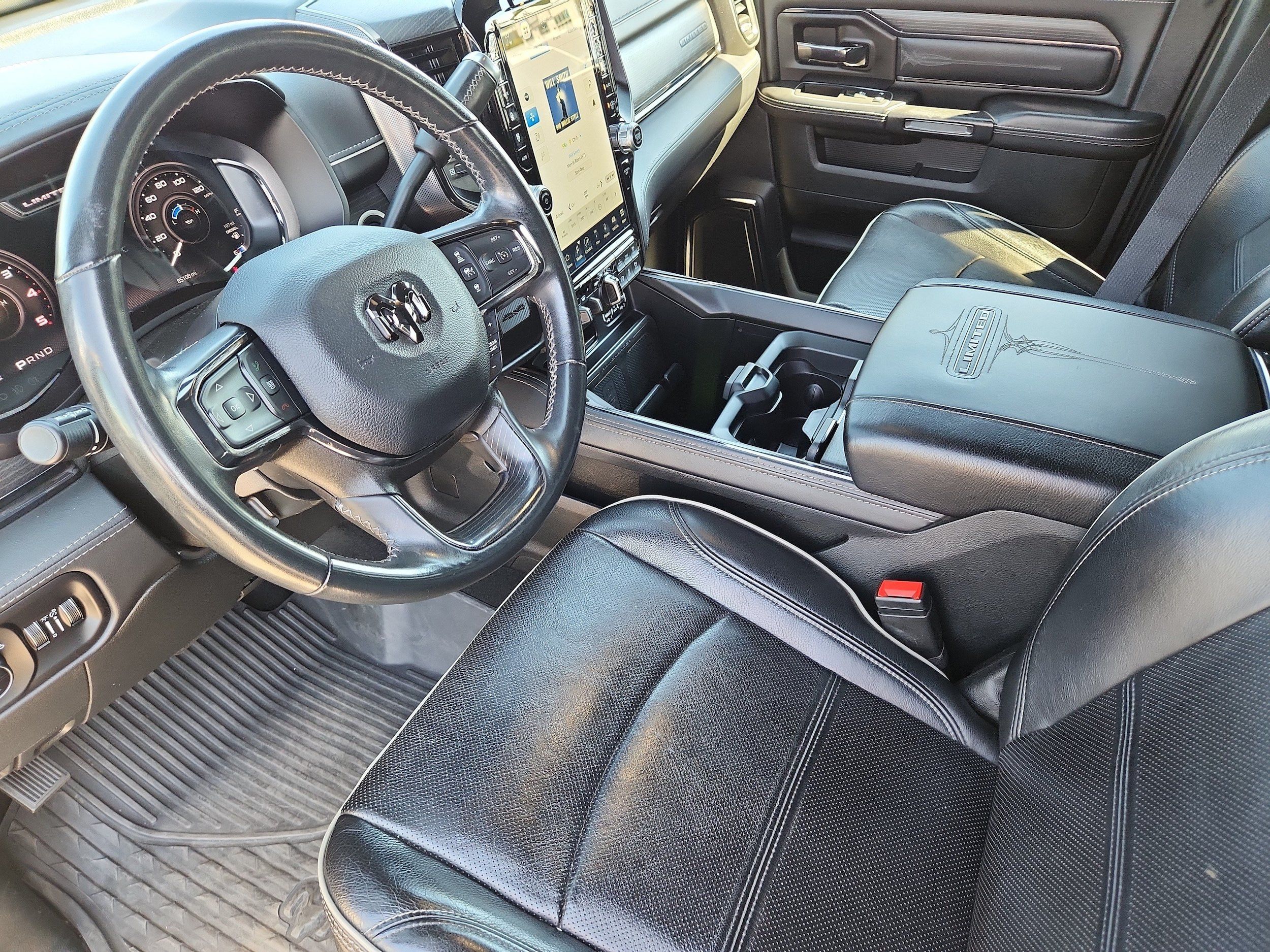 Used 2024 RAM 3500 Limited AWD/4WD image 9