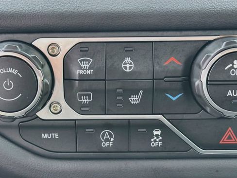 Used 2025 Jeep Gladiator Mojave AWD/4WD image 22