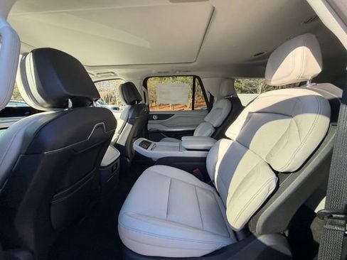 New 2025 Lincoln Navigator L Reserve image 12