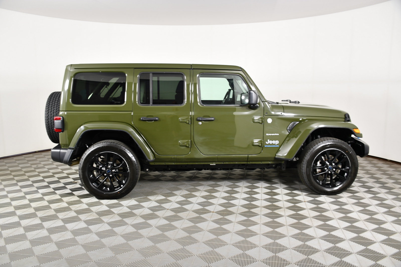Used 2024 Jeep Wrangler Unlimited Sahara AWD/4WD image 5