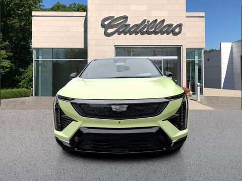 New 2027 Cadillac Optiq Sport w/ LPO, Floor Liner Package AWD/4WD image 8