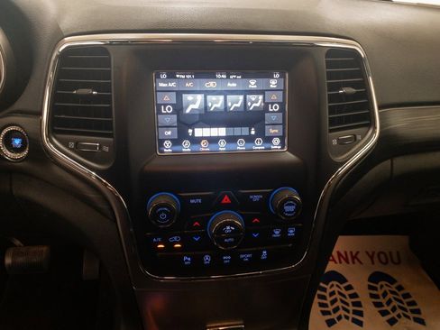 Used 2020 Jeep Grand Cherokee Laredo image 19