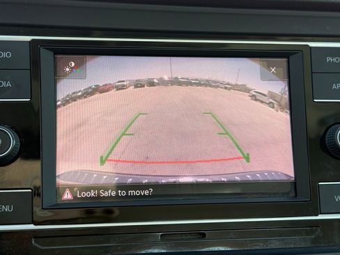 Used 2020 Volkswagen Jetta SE image 8