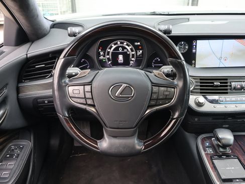 Used 2020 Lexus LS 500 w/ Interior Upgrade Package image 17