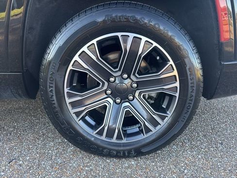 Used 2024 Jeep Wagoneer Series II w/ Flexible Seating Group image 9