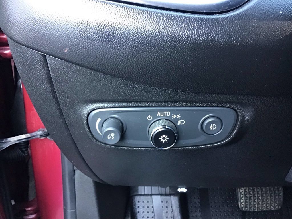 Used 2020 Chevrolet Equinox LT FWD image 19