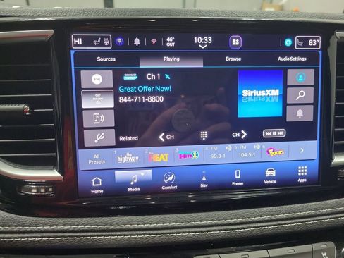 Used 2025 Chrysler Pacifica Limited image 33