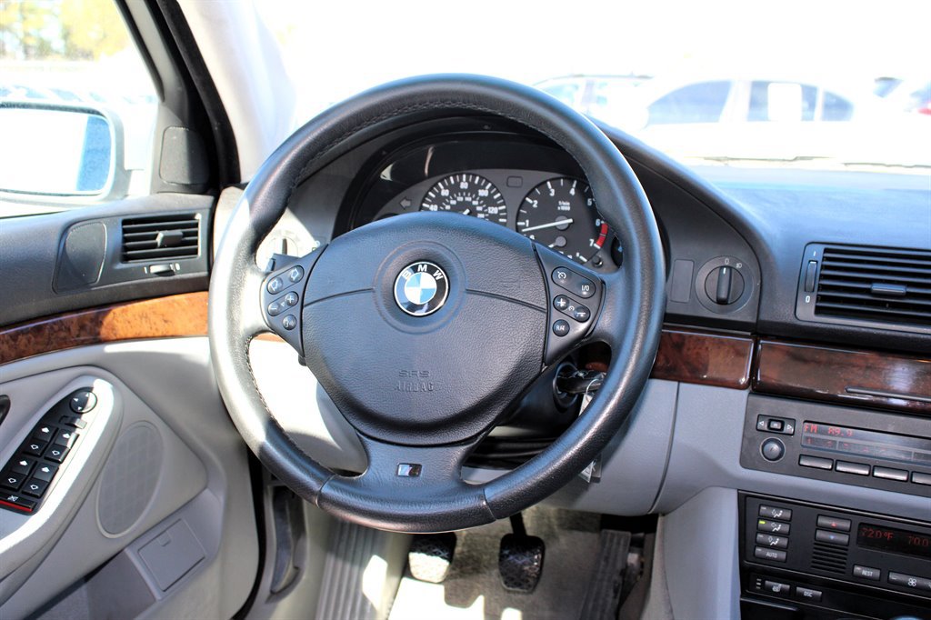 Used 2000 BMW 540i Sedan RWD image 13