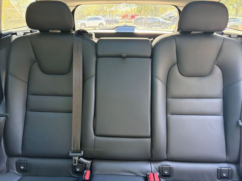 Used 2025 Volvo V60 B5 Cross Country Plus image 34