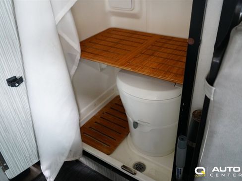 Used 2018 Mercedes-Benz Sprinter 2500 image 61