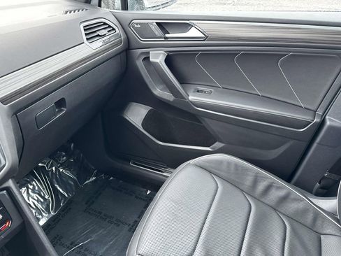Certified 2023 Volkswagen Tiguan SEL R-Line image 36