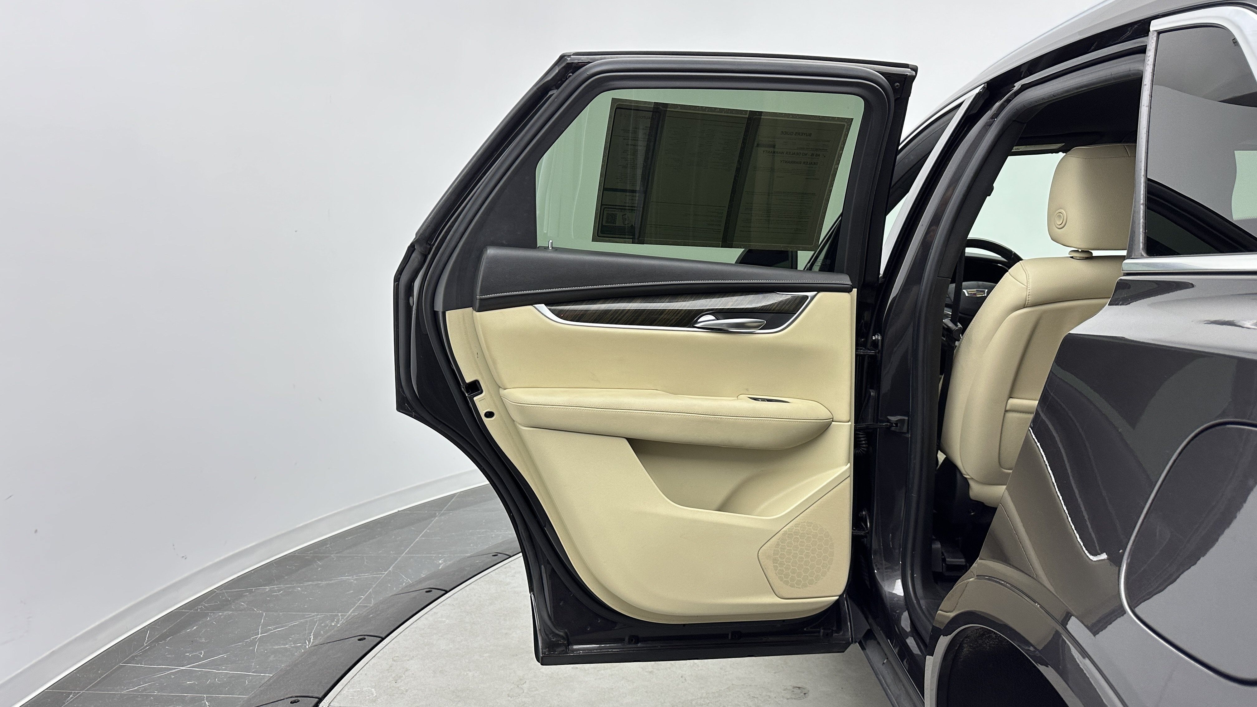 Used 2018 Cadillac XT5 FWD w/ LPO, Wheel Lock Package image 26
