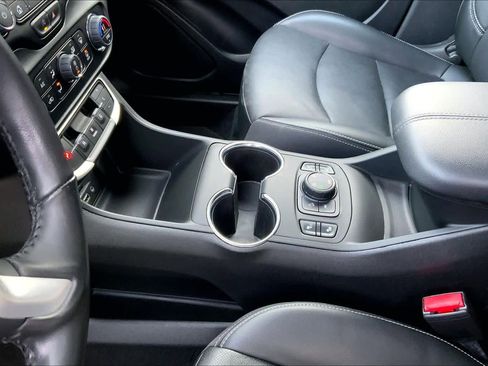 Used 2022 GMC Terrain SLT image 14