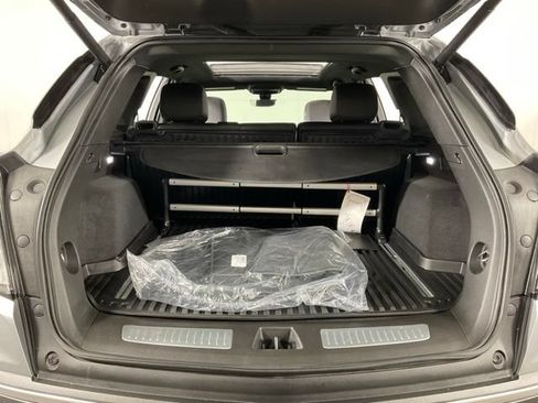Used 2026 Cadillac XT5 Sportv w/ LPO, Floor Liner Package AWD/4WD image 32