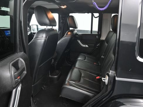 Used 2013 Jeep Wrangler Unlimited Rubicon w/ Connectivity Group AWD/4WD image 10