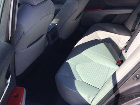 Used 2022 Toyota Camry SE image 10