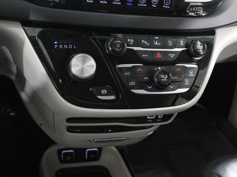 Used 2018 Chrysler Pacifica Touring-L Plus w/ Advanced Safetytec Group image 15