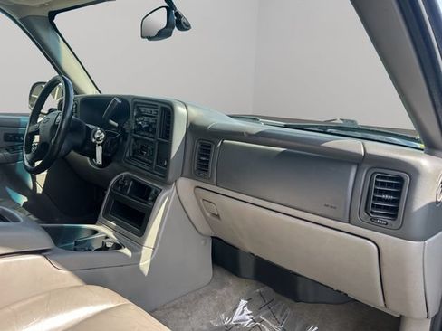 Used 2005 Chevrolet Tahoe Z71 w/ Preferred Equipment Group AWD/4WD image 29