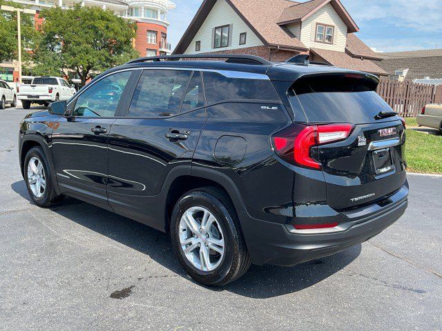 Used 2022 GMC Terrain SLE w/ Driver Convenience Package FWD image 5