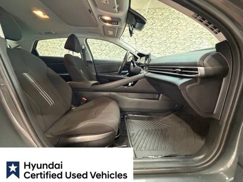 Certified 2025 Hyundai Elantra SEL FWD image 12