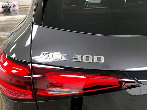 Used 2026 Mercedes-Benz GLC 300 4MATIC image 32